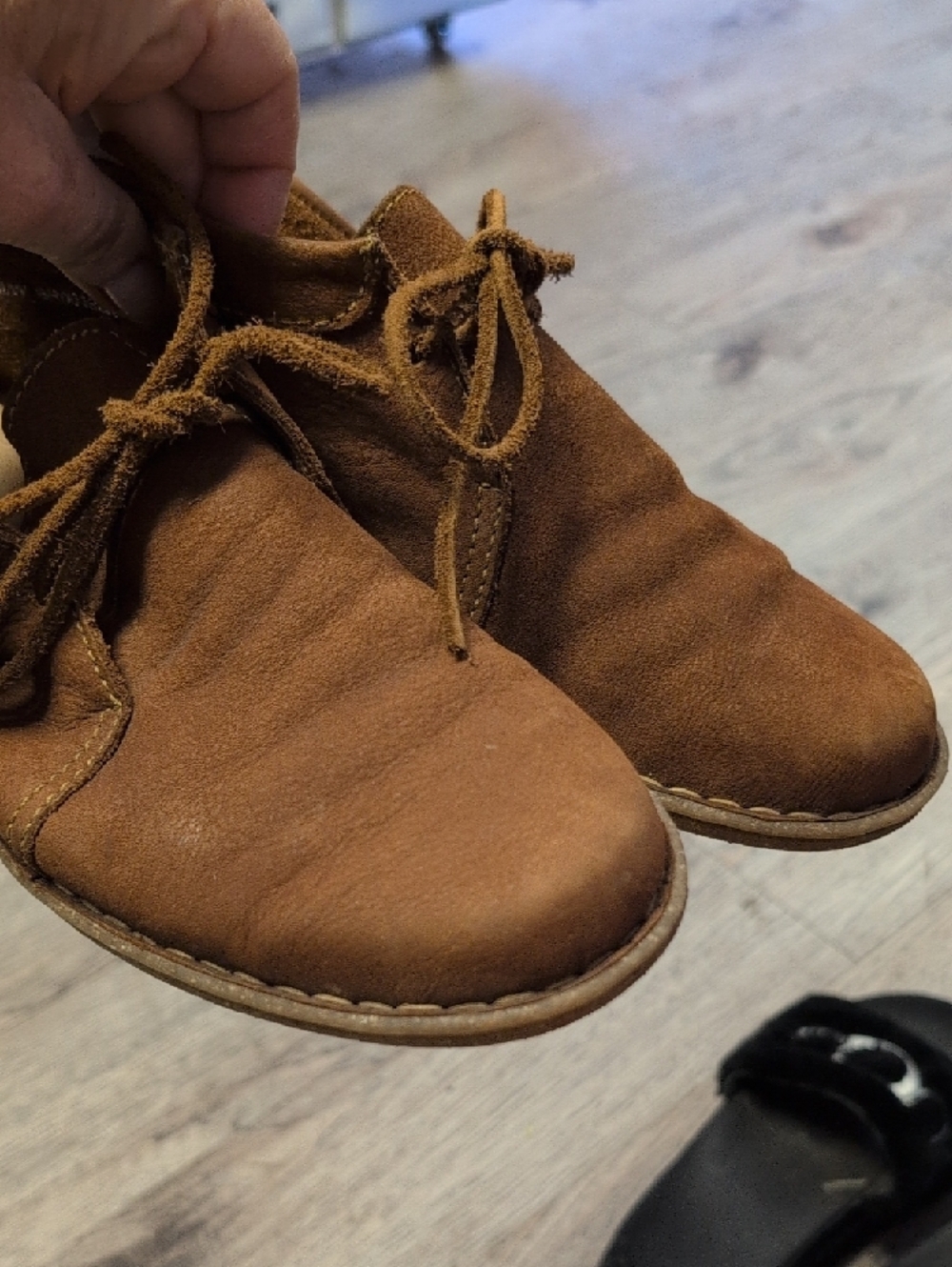 Born Men's Chestnut Brown Suede Chukka Boots - Picture 4 of 5